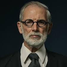 Vencer o Morir mantiene el pulso durante los 8 capítulos. Y eso ya es  bastante decir: tengo mas series inacabadas que libros en el velador (no  quiero dar nombres). Quizás es por