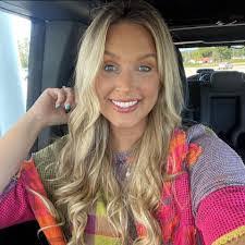 Caleigh Price's Instagram, Twitter & Facebook