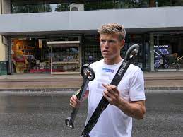 Johannes hoesflot klaebo won the final sprint of the season in falun, sweden. Johannes Klaebo Shows Rollerskis He Uses In Training And He Co Developped Them The Daily Skier