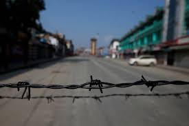 Curfew yat borusu order a curfew sokağa çıkma yasağına karar vermek ne demek. Curfew Continues After India Removes Kashmir Special Status India News Al Jazeera