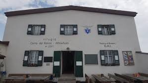 Hier finden sie alle wichtigen informationen, die sie für die planung ihres nächsten bergerlebnisses benötigen. An Der Fassade Des Rittner Horn Hauses Nur Mehr Rifugio Anfrage