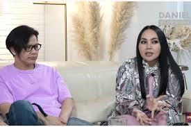 Kali ini admin akan membahas yang sedang viral dengan video seorang youtuber yang lagi membagikan uang disaat berlakunya ppkm darurat, dan itu ingin memberikan suatu contoh agar pemerintah melihatnya. Upaya Armand Maulana Sembuh Dari Sakit Lambung Yang Berujung Ubah Perspektif Hidup Halaman All Kompas Com