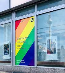 Swift bic code deutatww is used to transfer money from vienna branch of deutsche bank aktiengesellschaft filiale wien (vienna branch) to any other bank in the world. Geld Abheben Unterm Regenbogen Bild Des Tages 22 07 2020 Queer De