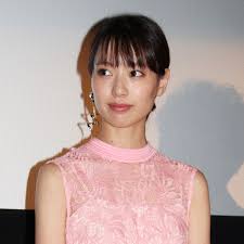 戸田恵梨香シースルーノースリで肌見せ ムロからいい女と絶賛も