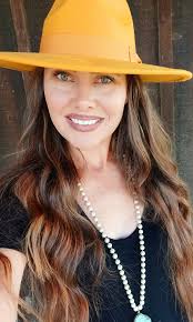 Of course when I do mine and my girls makeup we use Farmasi products now  🥰✨🙌🏻 I can recommend so much of our makeup we have a beautiful range  that lasts all