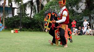 #kudakepang atau #kudalumping, pada asalnya merupakan. Tarian Kuda Kepang Ini Sebabnya Mengapa Ada Penari Sampai Naik Syeikh