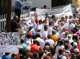 .με μεγάλη μερίδα μαθητών να μην έχει πρόσβαση στην τηλεκπαίδευση, αλλά και το ίδιο το σύστημα να καταρρέει, η υπουργός παιδείας ανακοίνωσε σήμερα το άνοιγμα των σχολείων με την πανδημία. Agefyrwtes Oi Diafores Ekpaideytikwn Ypoyrgeioy Sthn Kypro Ston Aera To Anoigma Twn Sxoleiwn Alfavita