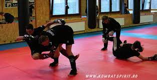 Antrenori si instructori cu studii superioare. Cursuri Autoaparare Femei Bucuresti Club Sportiv Kombat Spirit Arte Martiale Autoaparare Bucuresti