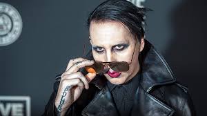 Brian hugh warner (born january 5, 1969), better known by his stage name marilyn manson, is an american musician, artist and former music journalist known for his controversial stage persona and image as the lead singer of the. Plattenfirma Trennt Sich Von Marilyn Manson Oe3 Orf At