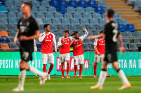 El sport lisboa e benfica, conocido simplemente como benfica, es un club polideportivo de la ciudad de lisboa, portugal. Benfica De Jorge Jesus Perde Taca De Portugal E Acaba Temporada Zerado Veja