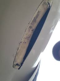 I drove a Taipan 4.9 from 2005 to a few years ago. Am new to the 2000  Auscat I bought recently. I am having trouble latching and un-latching the  hook