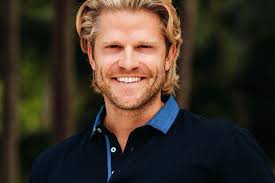 Paul Janke präsentiert seine Naturhaarpracht