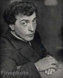 הִנֵּה מַה טּוֹב וּמַה נָּעִים I recently came across this recording of  Estrongo Nachama singing a composition of Benno Peissachowitsch. There is  so much to be said about both of these men.