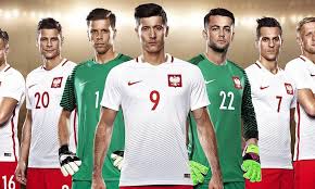 Po tygodniu od startu preorderu tajemniczej płyty nieznanego artysty wytwórnia odsłoniła karty i ogłosiła zakontraktowanie janusza walczuka. Raper Z Sb Maffiji W Spocie Reprezentacji Polski W Pilce Noznej Glamrap Pl