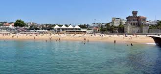 Located on the coast of estoril, in monte estoril mountain, our hotel has a privileged location: Praia De Tamariz Beach Estoril