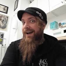 Brian Moeller (@_ipokeholes_)