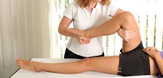 Einfache selbstübungen nach dorn für die patienten, sorgen nach einer behandlung für eine mittel und langfristige stabilisation der wirbelsäule und der behandelten segmente. Die Dorn Therapie Weder Massage Noch Dornen