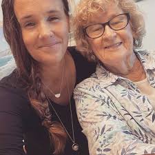 Bella Reeves (@bybellareeves) • Instagram photos and videos