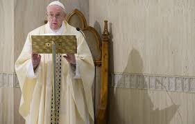 Do odważnego kroczenia przez życie, nielękania się konfliktów i ufnego zawierzenia jezusowi przychodzącemu w eucharystii zachęcił ojciec święty przedstawicieli eucharystycznego ruchu młodych. Papiez Franciszek Przypomnial Mlodym Aktualnosc Sw Jana Pawla Ii