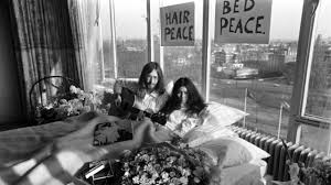 オノヨーコさん), born in tokyo on february 18, 1933, is a japanese artist and musician. John Lennon Und Yoko Ono Ihr Protest Nest Gibt Es Immer Noch Leute Bild De
