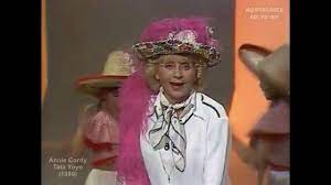 Mon vieux chapeau et mon mug, mon parasol les brésiliens m'ont surnommé mais elle les enfants me donnent depuis le temps. Annie Cordy Tata Yoyo 1980 Youtube