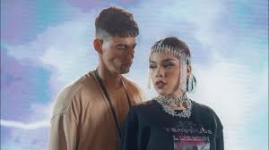 She was originally born and raised in mazatlan, mexico. Kenia Os Tenia Que Llegar Official Music Video Youtube