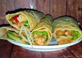 Taruh tortila di atas piring dan taruh daging kebab, bawang bombay, selada, timun, dan tomat di atas tortila kemudian tuang saus dan mayonaise di atasnya. Resep Kebab Turki Oleh Ai Rachman Cookpad