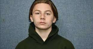 Thiếu niên 16 tuổi sát hại bạn nữ cùng lớp bằng 114 nhát dao gây rúng động  dư luận