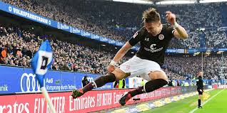 You can track the progress of your request at: Legendare Aktion Im Derby St Paulis Leo Ostigard Das Steckt Hinter Dem Fahnen Tritt Mopo