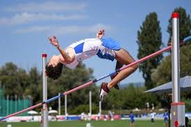 Il salto in alto è una specialità sia maschile che femminile dell'atletica leggera in cui l'atleta deve superare con un salto un'asticella orizzontale messa a una certa altezza. Record Italiano Di Edoardo Stronati Nel Salto In Alto Ai Tricolori Allievi Di Ancona Atleticanotizie