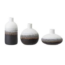 On Joue Le Set De 3 Vases Teresa De Bloomingville En Collection Ou Separes Au Gre Des Envies Ou De L Inspiration Tr En 2020 Vase En Ceramique Vase Noir Et Blanc Vases