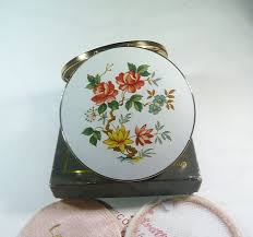 Gorgeous scalloped edges that stratton is famous for! Antiques Atlas Unused Vintage Stratton Powder Compact