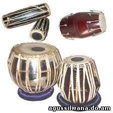 Alat musik ini dimainkan dengan cara dipukul dengan batang pemukul khusus. Alat Musik Atonal