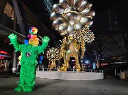 Takashi murakami was born in 1962 in tokyo, japan. Takashi Murakami Golden Statue Brings A Smile During Covid 19 Japan Forward