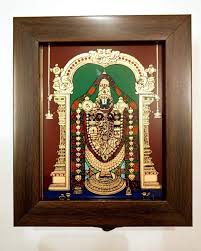 This glass ornament comes with fine glittered accents and your choice of available color scheme. Chola Impressions Tirupati Balaji Tanjore Reverse Glass Painting Jewel Box Amazon In Home Kitchen