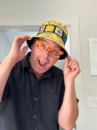 A small duck in a hand-knit hat inspires healing and kindness