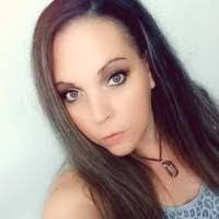 Lynn Knowles's Instagram, Twitter & Facebook