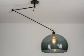 Artikel 30740 Rendy Hanglamp Uitgevoerd In Een Mat Zwarte Kleur Voorzien Van Een Retro Kunststof Kap Het Armatuur Is Draa Hanglamp Eettafel Verlichting Modern