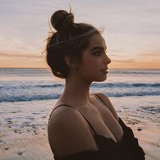 She has gained over 35 million fans on her tiktok account. Addison Rae Addisoneasterling Photos And Outfits On 21 Buttons