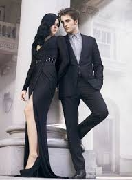 Robert Pattinson And Kristen Stewart Hug It Out E Online Robert Pattinson And Kristen Twilight Wedding Kristen Stewart