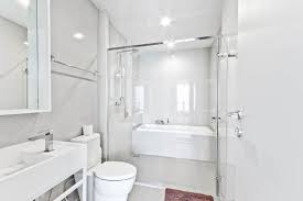 583 inspirasi desain interior kamar mandi terbaru untuk renovasi atau mendesain kamar mandi foto inspirasi dan ide desain kamar mandi minimalis, kamar mandi modern, kamar mandi industrial. 5 Desain Kamar Mandi Mungil Nan Cantik Halaman All Kompas Com