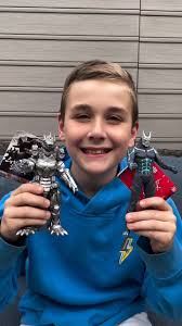 Experience the boundless potential of Gojo Hollow Purple version! This  figure has over 16 points of articulation and comes with 2 sets of  interchangeable hands, plus character-specific accessories! Available