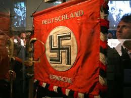 Known by collectors as the de standard these are one of the most sought after flags of the third reich. Elektriker Mit Hakenkreuzfahne Muss Zum Psychiater Nrw