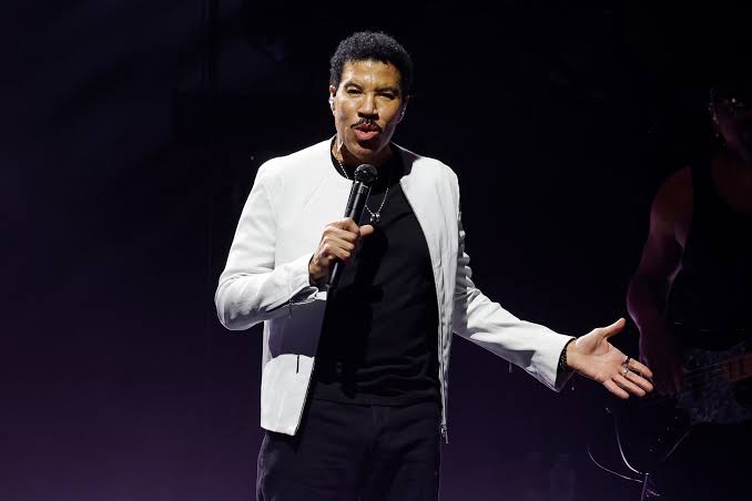 Lionel Richie vào bệnh viện sau buổi trình diễn ở Missouri