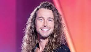 “Tout prend sens” : bouleversé, Julien Doré fait une belle déclaration à  ses fans