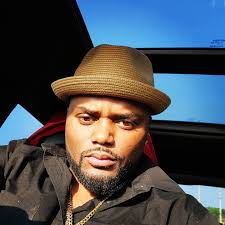 Eric Davis is currently the Executive Director of The BASE Chicago, a 501c3  organization supported by Theo and Paul Epstein through their foundation,  “The Foundation to be Named Later”. Prior to leading