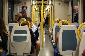 A linha d (amarela) abriu no dia 18 de setembro de 2005 e liga o centro de vila nova de gaia ao extremo norte do concelho do porto, junto ao pólo universitário. Metro Durante Toda A Noite Ja A Partir Desta Sexta Feira Jpn
