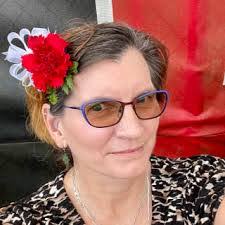 Catherine Winn's Instagram, Twitter & Facebook