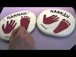 Ihr nehmt zwei teile mehl, ein teil salz und ein teil wasser. Last Minute Geschenk Salzteig Hand Und Fussabdruck Youtube