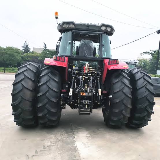 High Quality 180HP Double Rear Wheel with Luxury Cabin